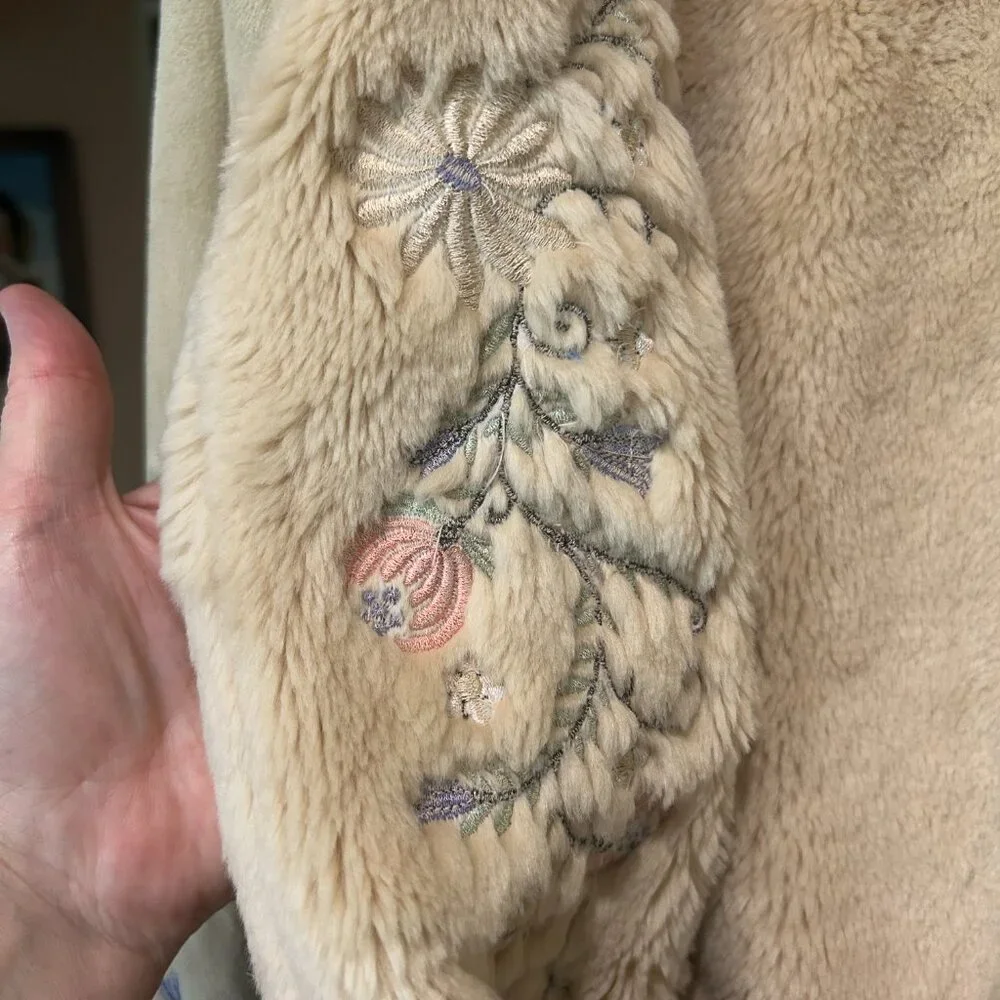 Fu Da‎ Sport Faux Suede Embroidered Sherpa Coat Sz L Phoebe Buffay Inspired 90s - Picture 8 of 8